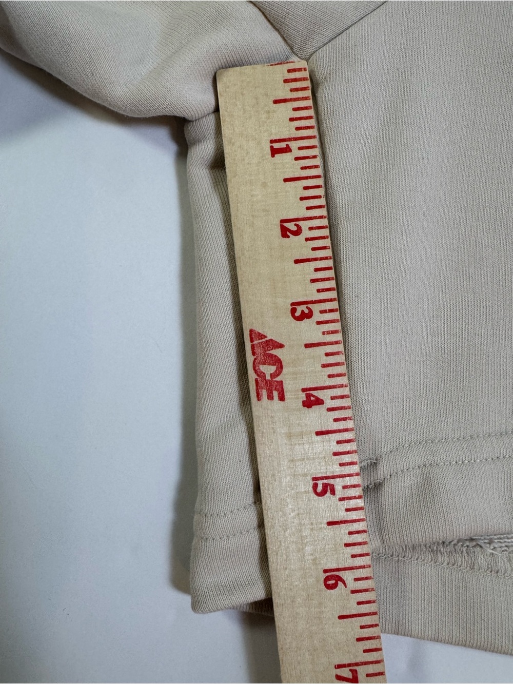 On Running Fleece Club Shorts Men’s Small Desert - Picture 11 of 11